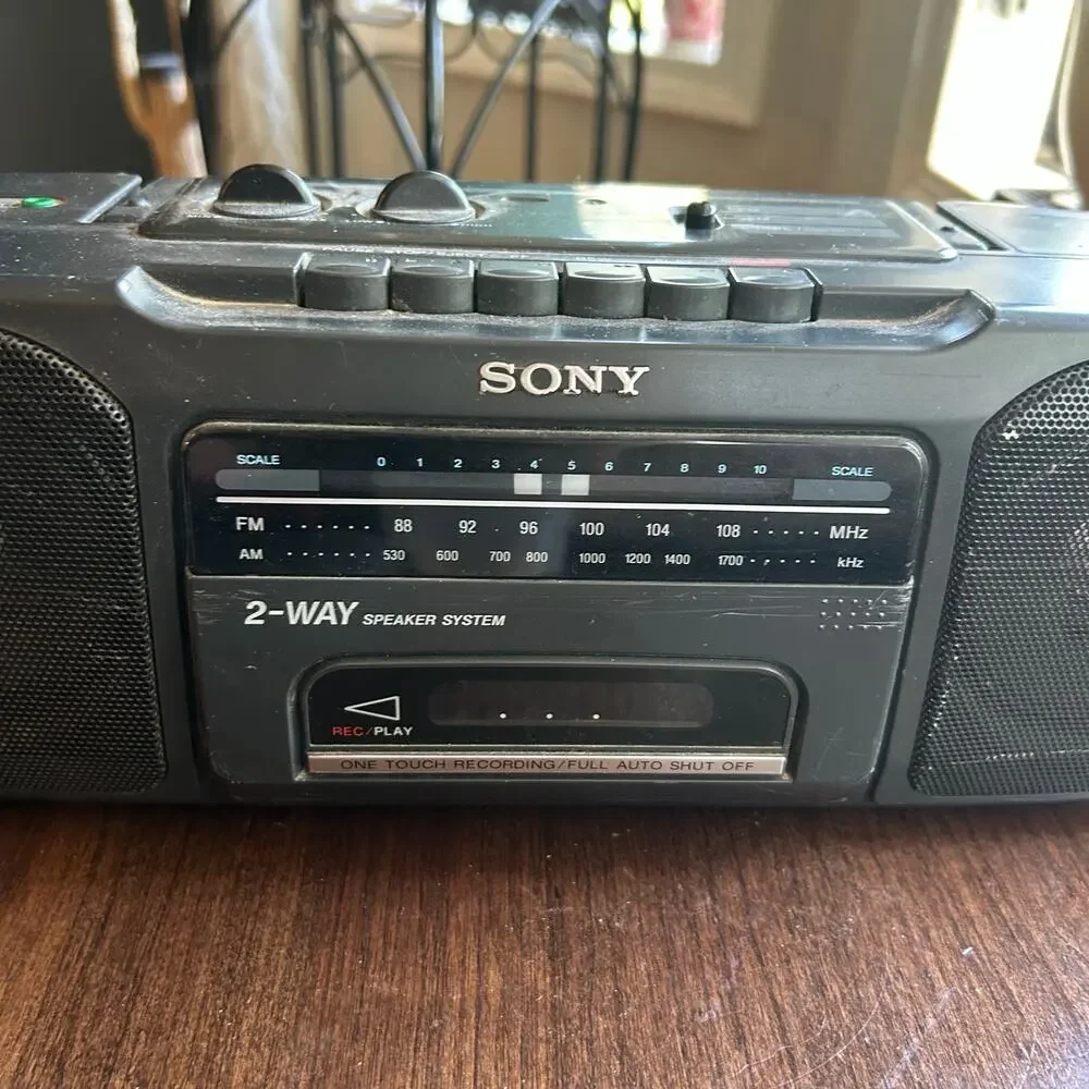 VTG Sony CFS-200 Stereo FM/AM Radio Cassette Recorder Compact Boombox Working